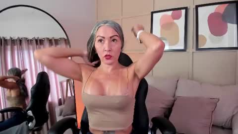 _nicoletteshea_ online show from June 14, 2:41 pm
