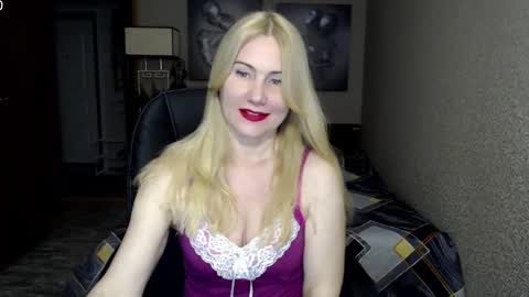 Donella    online show from February 17, 8:15 pm