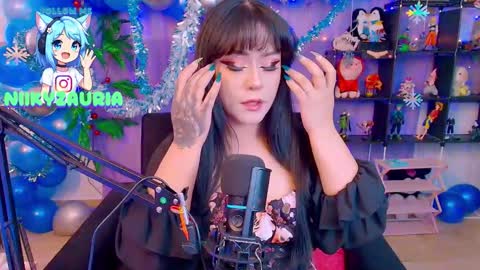 niiky online show from December 17, 3:51 pm