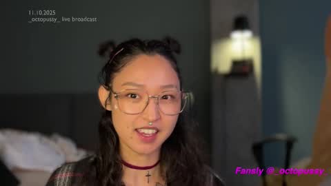 Snapshot of _octopussy_ chatting on October 11, 9:08 am Mikayla online show from October 11, 9:08 am