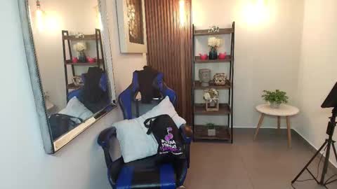 Snapshot of _olivia_fox_ chatting on January 10, 11:01 am Olivia online show from January 10, 11:01 am