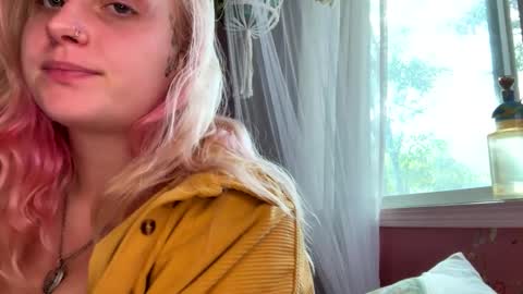 Snapshot of _peaceoutgirlscout_ chatting on October 4, 8:07 pm _peaceoutgirlscout_ online show from October 4, 8:07 pm