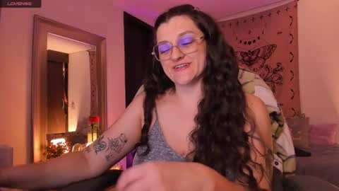 Snapshot of _peach__ chatting on June 25, 5:12 am violeta ig online show from June 25, 5:12 am