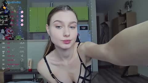 Snapshot of _pinkypie__ chatting on January 7, 10:43 am Lili online show from January 7, 10:43 am