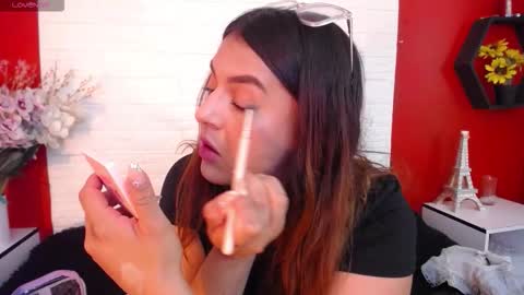 Laura online show from October 17, 6:10 pm