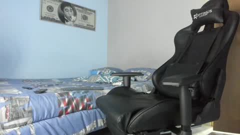 Snapshot of _poseidon1_ chatting on December 19, 2:12 am Poseidon online show from December 19, 2:12 am