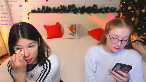 Merlizz Eva Jane Mila Nicole  left to right  online show from December 21, 2:24 pm