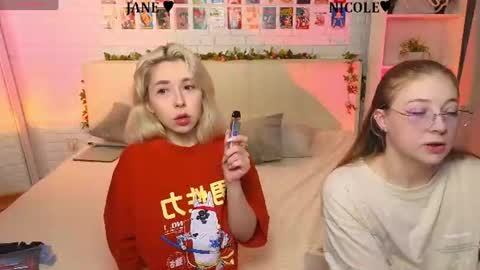 Merlizz Eva Jane Mila Nicole  left to right  online show from July 3, 8:04 pm