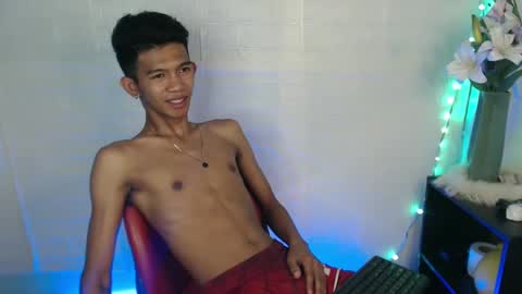 Snapshot of _rellvanxx chatting on March 11, 11:01 am _rellvanxx online show from March 11, 11:01 am