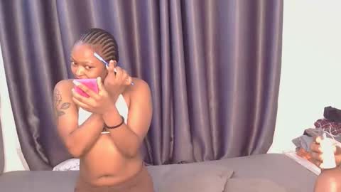 Snapshot of _roxxana chatting on April 12, 4:23 pm Roxxana online show from April 12, 4:23 pm