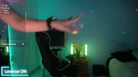 Snapshot of _santalove_ chatting on March 14, 10:59 pm SantaLove online show from March 14, 10:59 pm