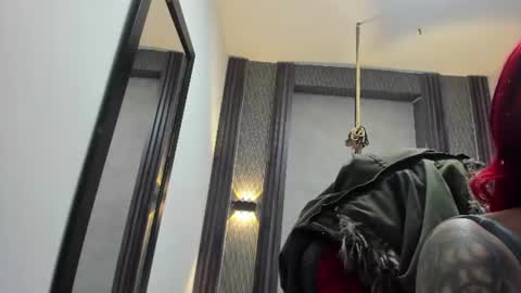 Snapshot of _selene_red chatting on June 19, 2:05 am Selene online show from June 19, 2:05 am