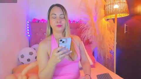 Snapshot of _sexbunny_ chatting on July 14, 4:06 am _sexbunny_ online show from July 14, 4:06 am