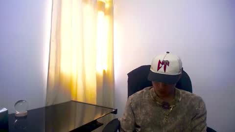 Juan Pablo-independent model online show from February 15, 7:50 pm