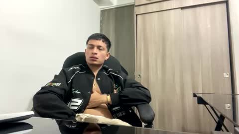 Juan Pablo-independent model online show from February 16, 5:48 am