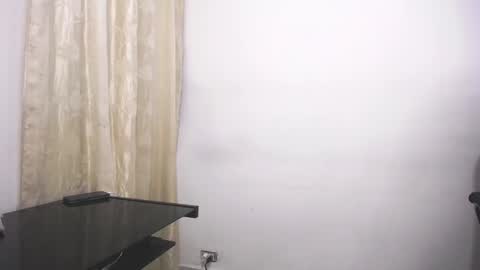 Juan Pablo-independent model online show from February 25, 1:20 am