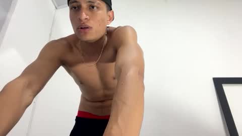 Juan Pablo-independent model online show from November 4, 7:18 am