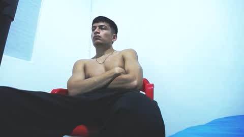 Juan Pablo-independent model online show from November 28, 7:33 am