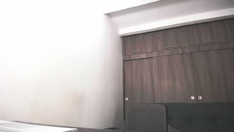 Juan Pablo-independent model online show from April 10, 8:19 am