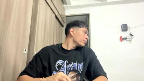 Juan Pablo-independent model online show from May 25, 4:29 am