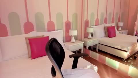 Sharlot online show from October 30, 1:01 pm