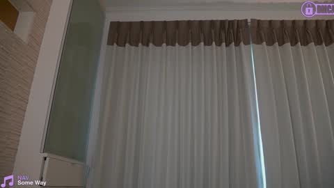 Snapshot of _sirine_ chatting on December 6, 12:12 am Marinette online show from December 6, 12:12 am