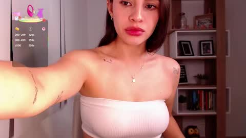 Snapshot of _smallpeach chatting on February 27, 1:59 am Lauren online show from February 27, 1:59 am