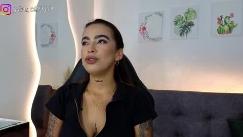 Snapshot of _sophiebrown__ chatting on December 4, 10:08 pm Andrea  The Next Stream  Wednesday online show from December 4, 10:08 pm