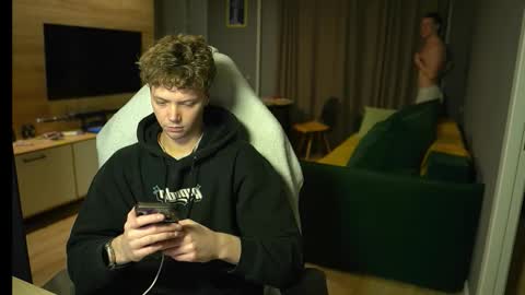 OLIVERpvt is open online show from November 25, 12:05 pm