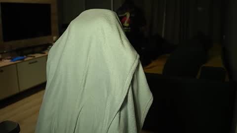 OLIVERpvt is open online show from December 14, 12:10 pm