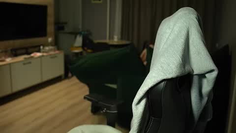 OLIVERpvt is open online show from February 8, 3:10 am