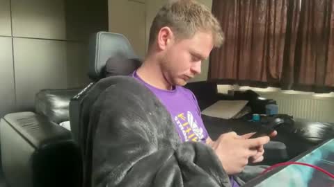 _stevie___ online show from April 10, 3:17 pm