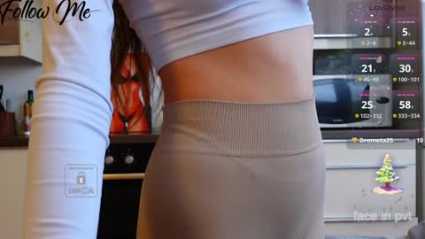 Snapshot of _sweetcams_ chatting on January 24, 8:44 am Dasha  online show from January 24, 8:44 am