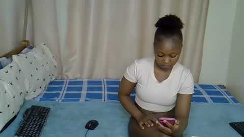 Snapshot of _sweetums chatting on September 30, 10:48 pm Rosy Steph online show from September 30, 10:48 pm