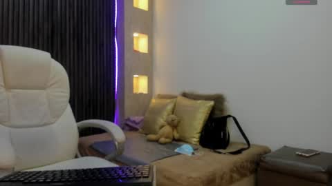 Snapshot of _tiffany_queen chatting on December 20, 2:38 pm Stefania online show from December 20, 2:38 pm