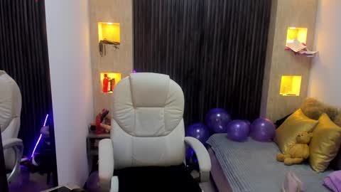 Snapshot of _tiffany_queen chatting on January 20, 3:28 pm Stefania online show from January 20, 3:28 pm