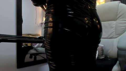 Snapshot of _tiffany_queen chatting on January 21, 4:16 pm Stefania online show from January 21, 4:16 pm
