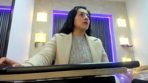 Snapshot of _tiffany_queen chatting on January 22, 2:35 pm Stefania online show from January 22, 2:35 pm