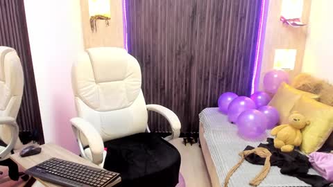 Snapshot of _tiffany_queen chatting on January 24, 8:00 pm Stefania online show from January 24, 8:00 pm