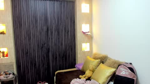 Snapshot of _tiffany_queen chatting on February 8, 3:53 pm Stefania online show from February 8, 3:53 pm