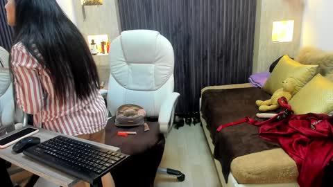 Snapshot of _tiffany_queen chatting on February 8, 9:57 pm Stefania online show from February 8, 9:57 pm