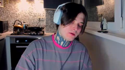 Snapshot of _torfin_ chatting on February 23, 10:18 pm _torfin_ online show from February 23, 10:18 pm