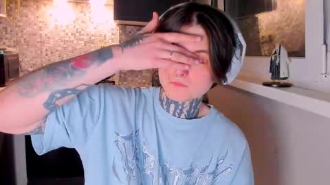 _torfin_ online show from March 8, 11:19 pm