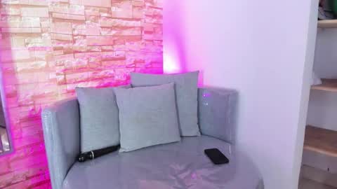 Snapshot of _valeria_saenz_ chatting on January 12, 8:14 pm _valeria_saenz_ online show from January 12, 8:14 pm