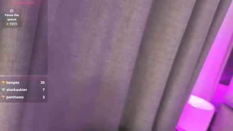 Snapshot of _valeria_saenz_ chatting on January 14, 8:31 am _valeria_saenz_ online show from January 14, 8:31 am