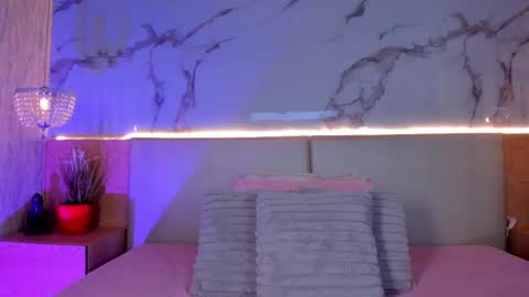 Snapshot of _valeryysmith_ chatting on October 4, 4:21 am Valery online show from October 4, 4:21 am