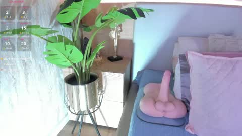 Snapshot of _valeryysmith_ chatting on June 5, 6:52 am Valery online show from June 5, 6:52 am