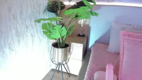Snapshot of _valeryysmith_ chatting on July 7, 7:23 am Valery online show from July 7, 7:23 am