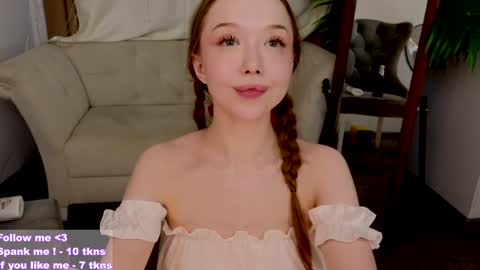 Snapshot of _violet_mills_ chatting on January 17, 2:29 am Violet online show from January 17, 2:29 am