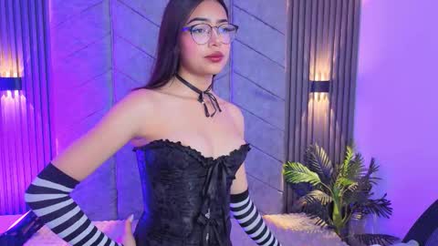   online show from November 26, 8:10 pm